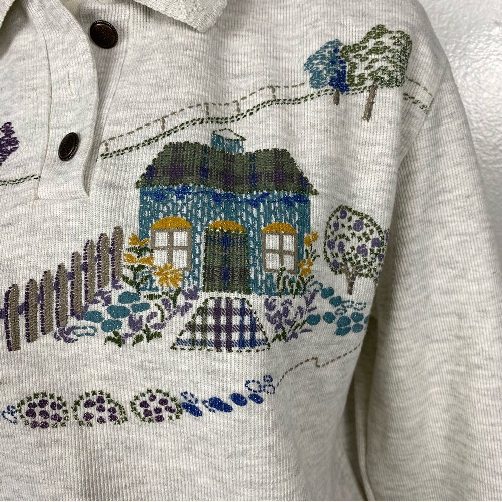 1980's Cottagecore Gray Sweater with English cottage scenery M - Picture 2 of 10